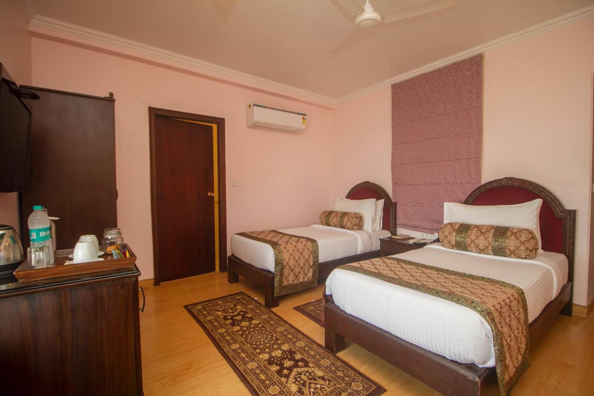 Amritara Suryauday Haveli Hotel Varanasi Bagian luar foto