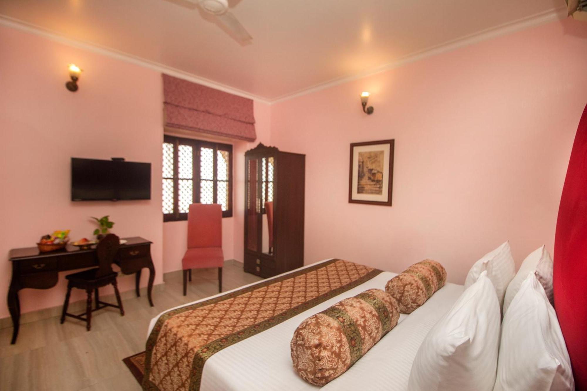 Amritara Suryauday Haveli Hotel Varanasi Bagian luar foto