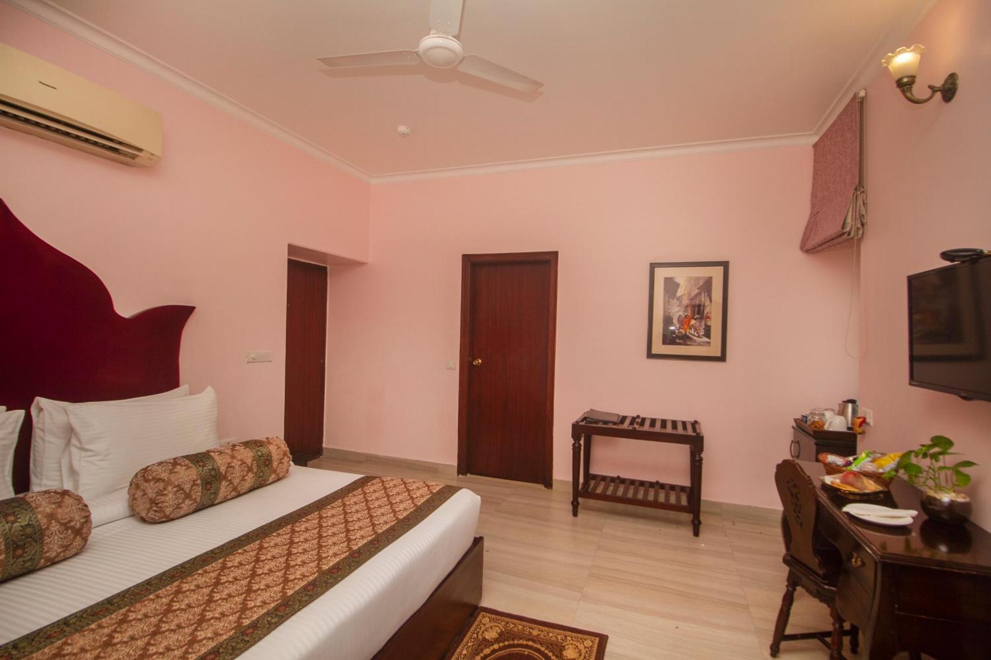 Amritara Suryauday Haveli Hotel Varanasi Bagian luar foto