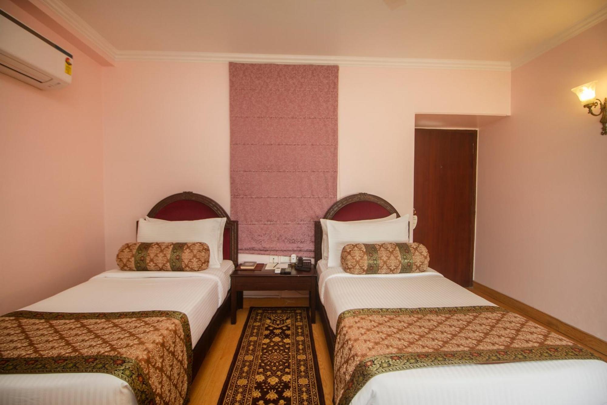 Amritara Suryauday Haveli Hotel Varanasi Bagian luar foto