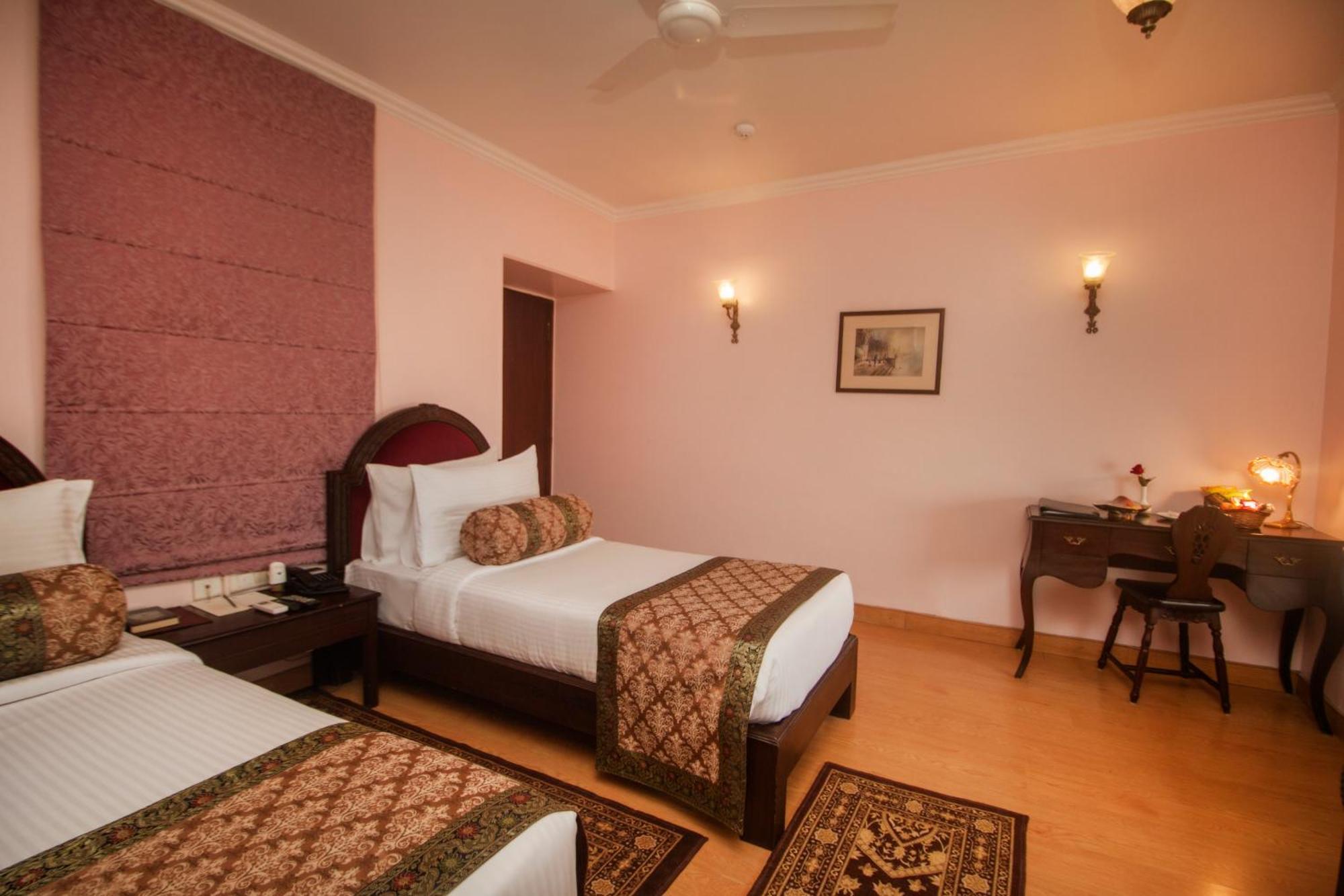 Amritara Suryauday Haveli Hotel Varanasi Bagian luar foto