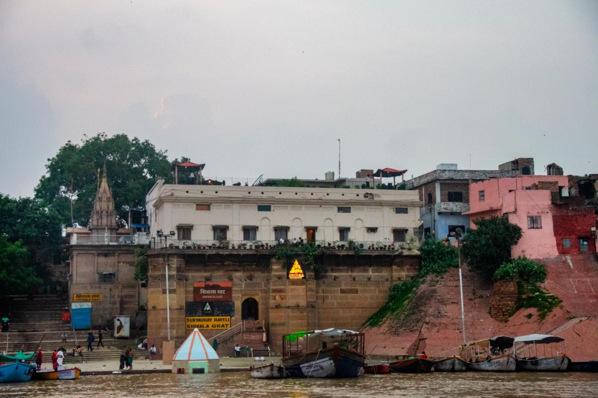 Amritara Suryauday Haveli Hotel Varanasi Bagian luar foto