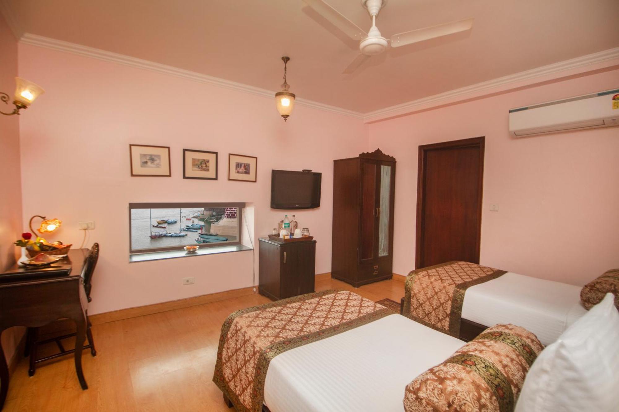 Amritara Suryauday Haveli Hotel Varanasi Bagian luar foto