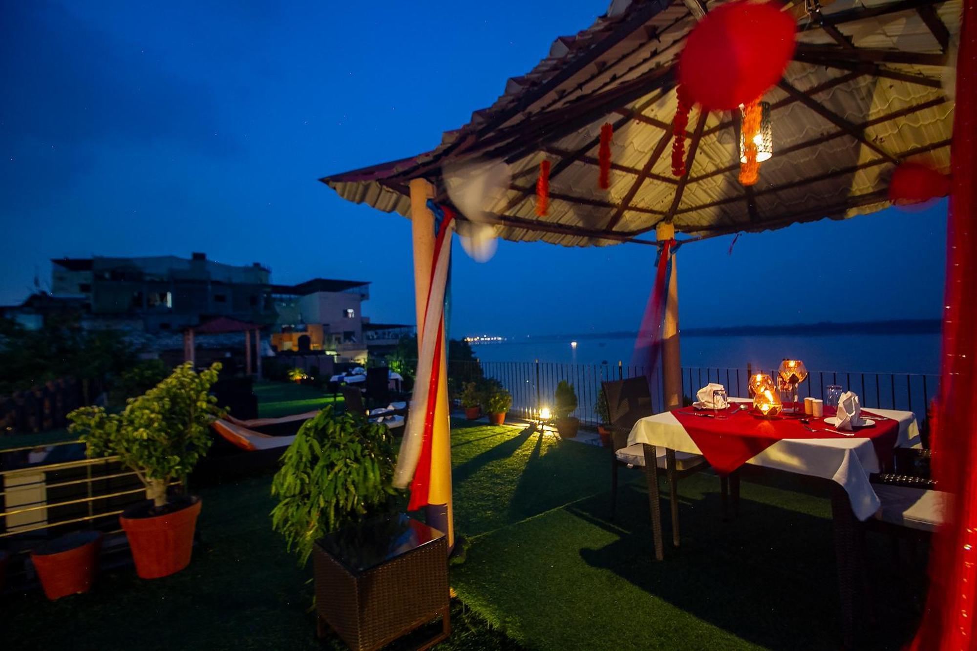 Amritara Suryauday Haveli Hotel Varanasi Bagian luar foto