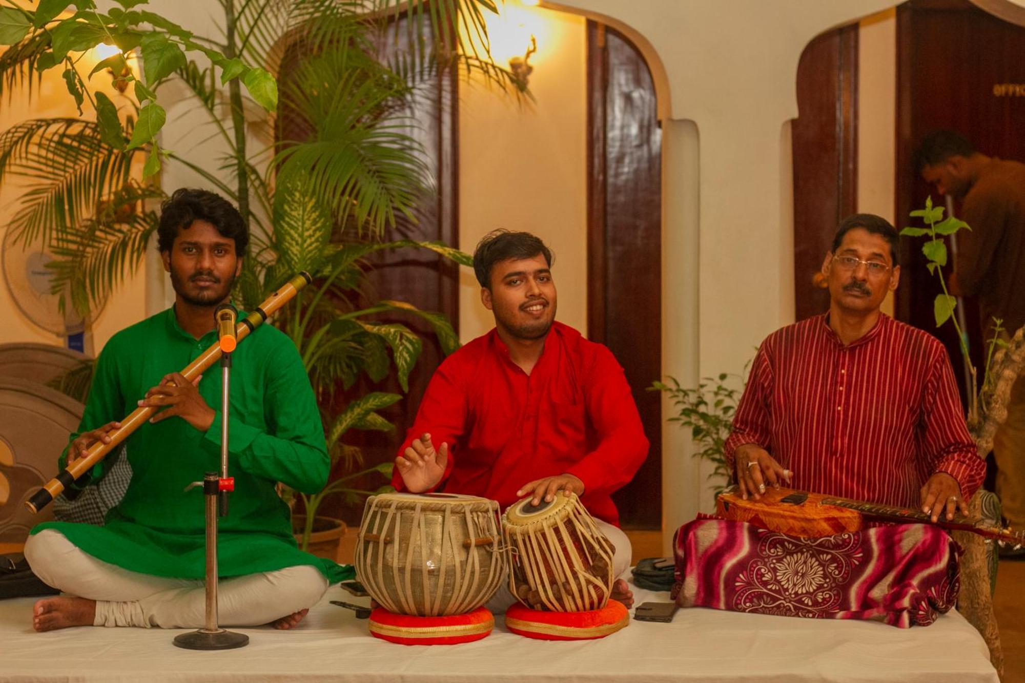 Amritara Suryauday Haveli Hotel Varanasi Bagian luar foto
