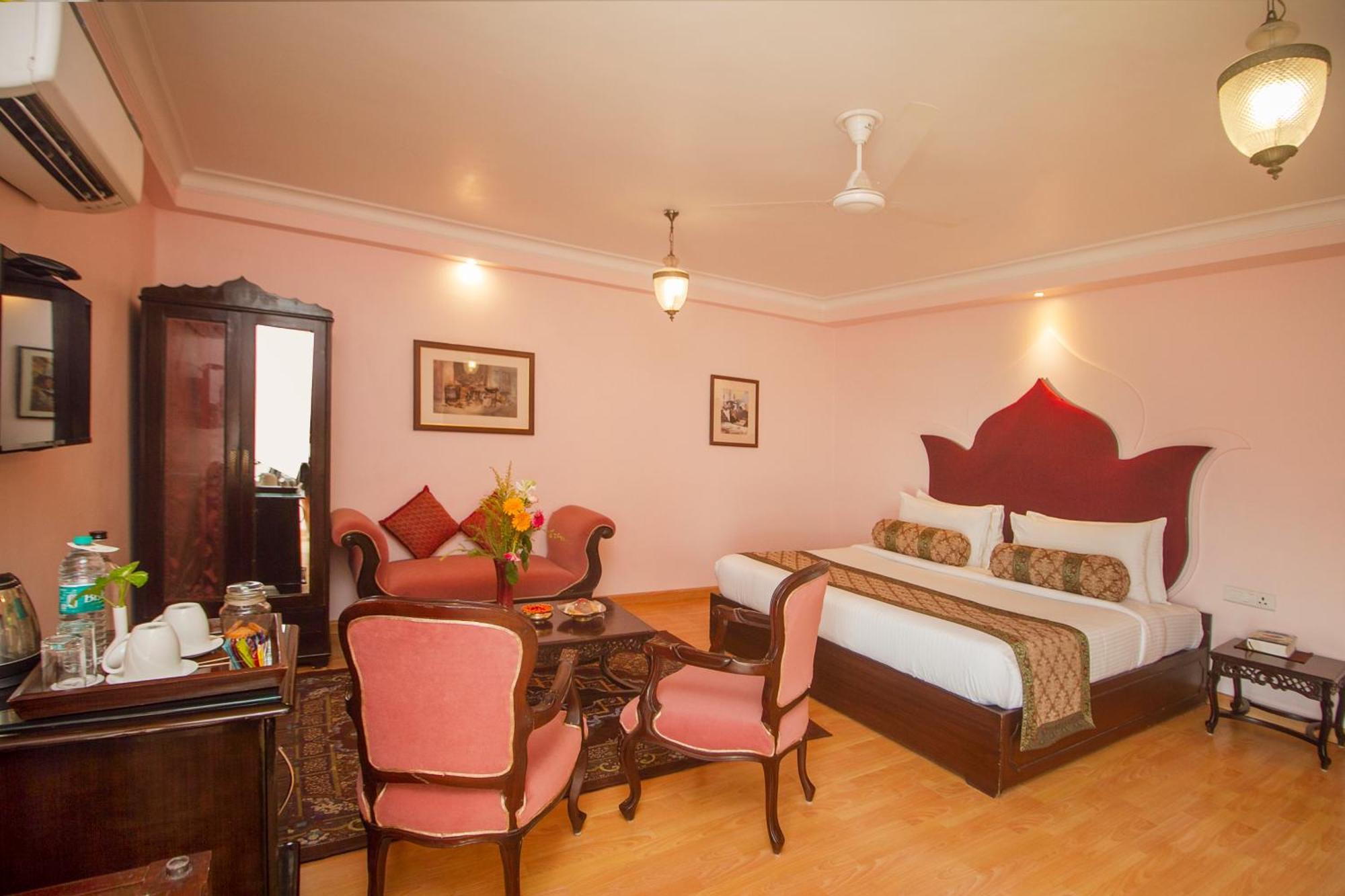 Amritara Suryauday Haveli Hotel Varanasi Bagian luar foto