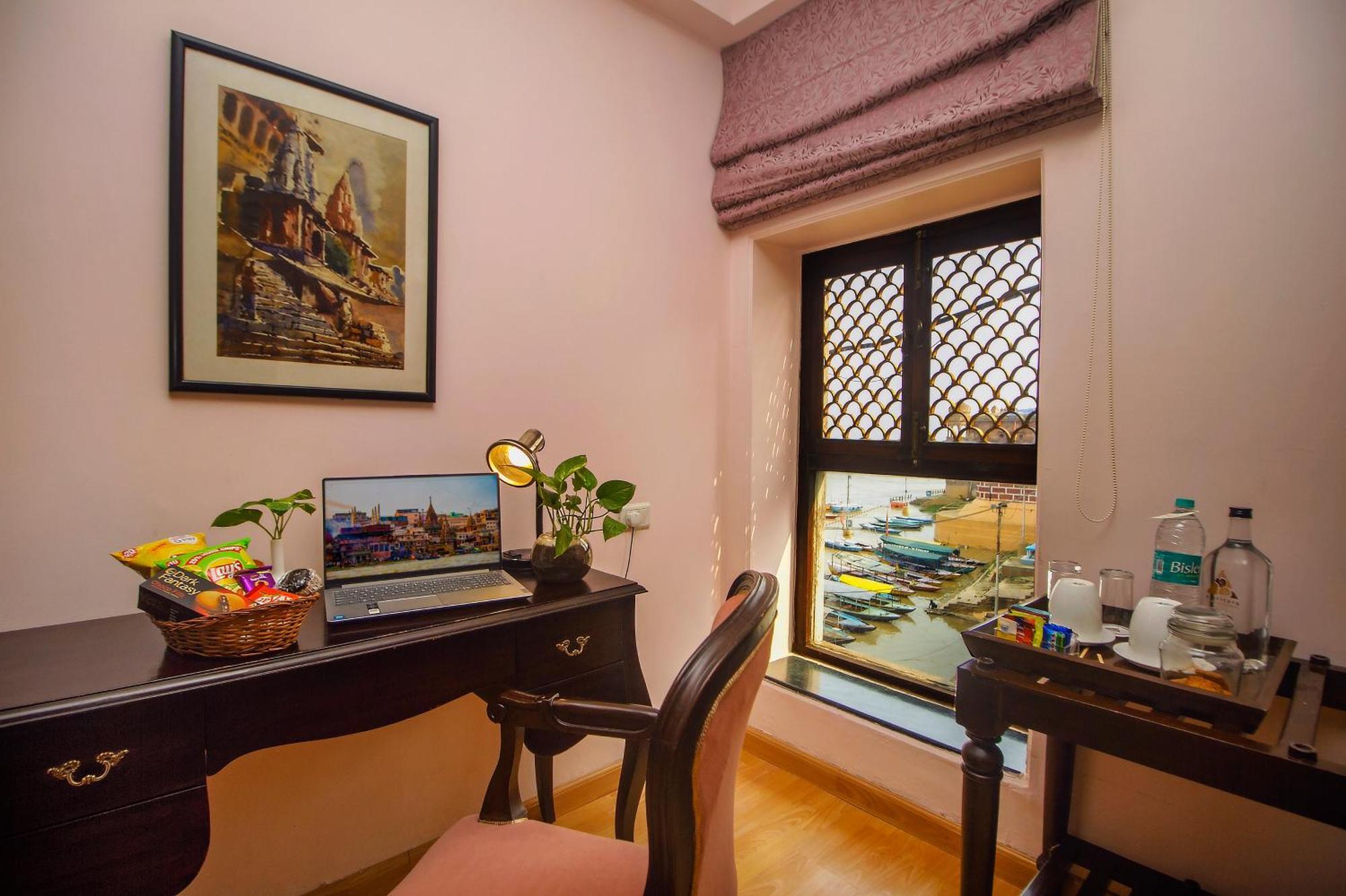 Amritara Suryauday Haveli Hotel Varanasi Bagian luar foto