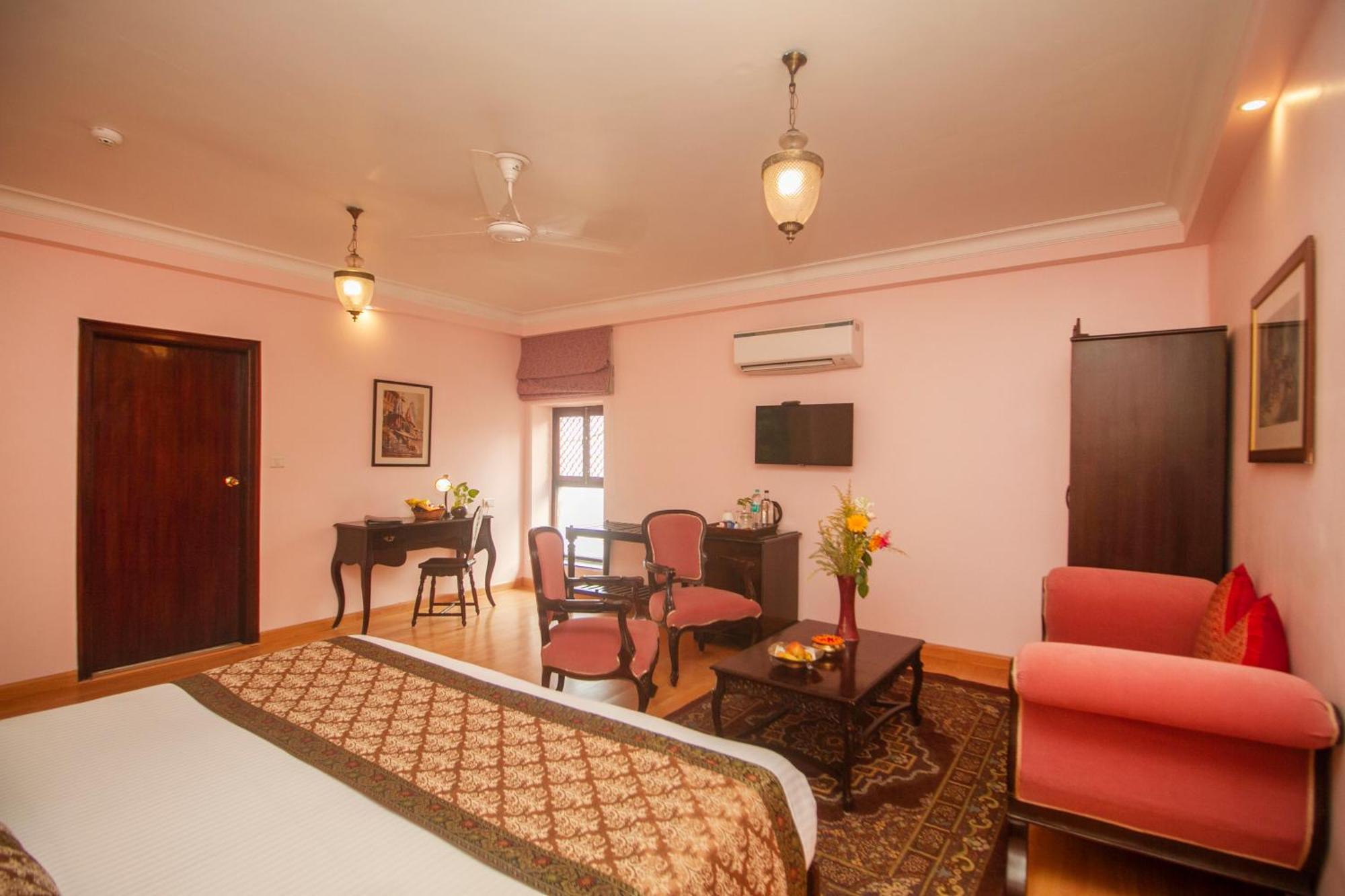 Amritara Suryauday Haveli Hotel Varanasi Bagian luar foto