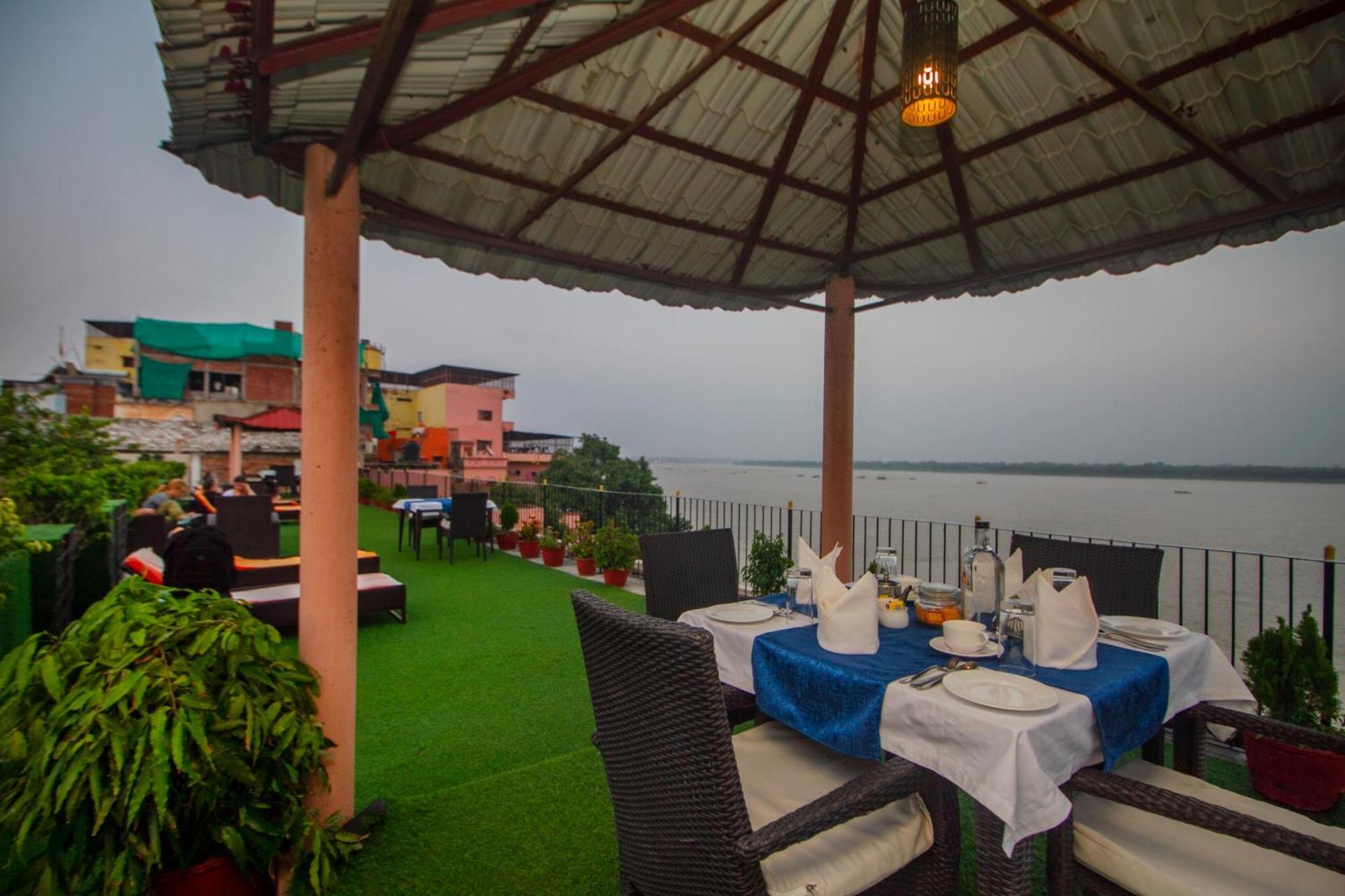 Amritara Suryauday Haveli Hotel Varanasi Bagian luar foto