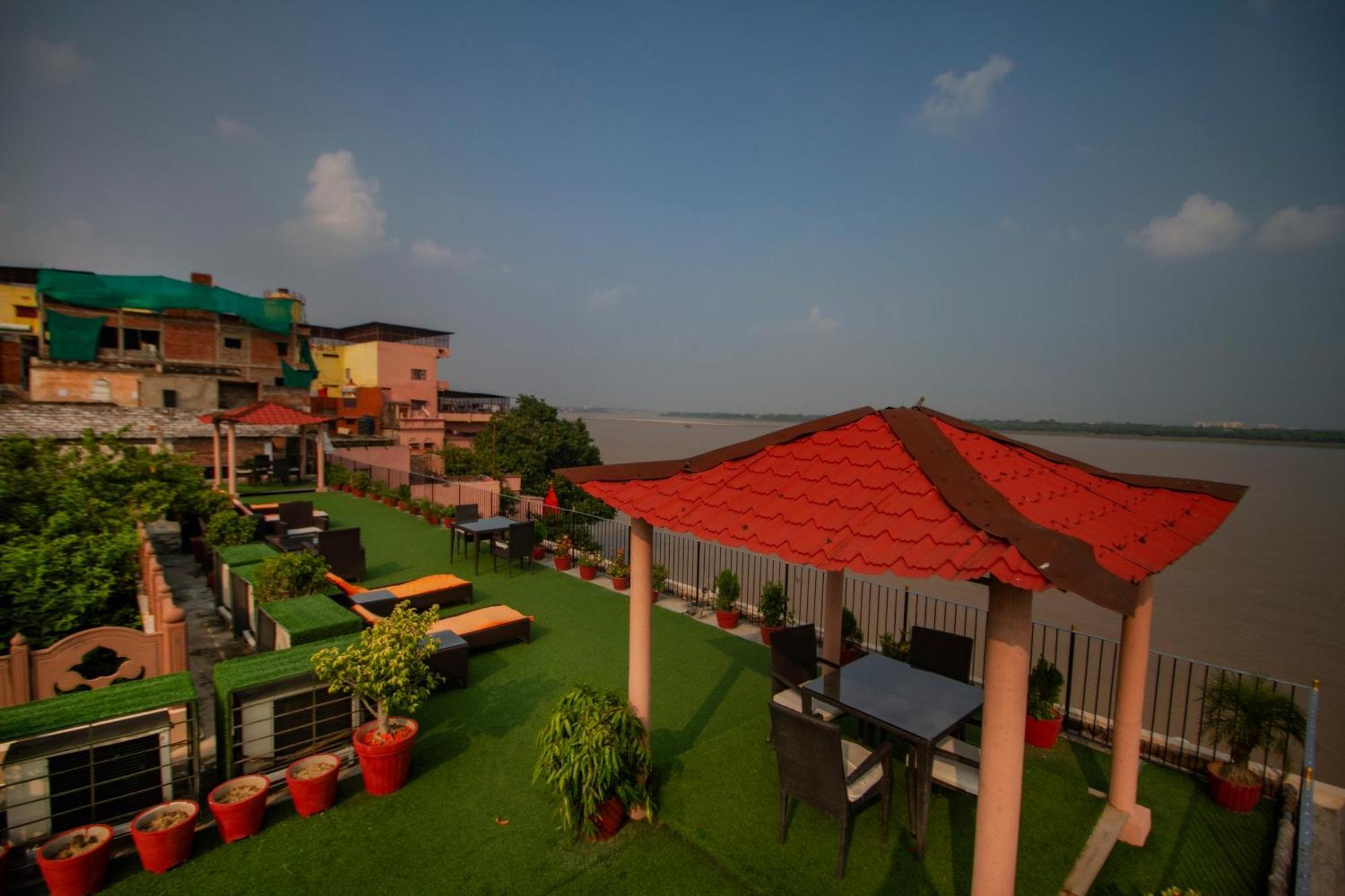 Amritara Suryauday Haveli Hotel Varanasi Bagian luar foto