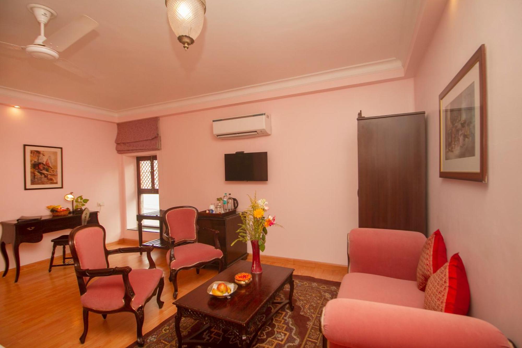 Amritara Suryauday Haveli Hotel Varanasi Bagian luar foto