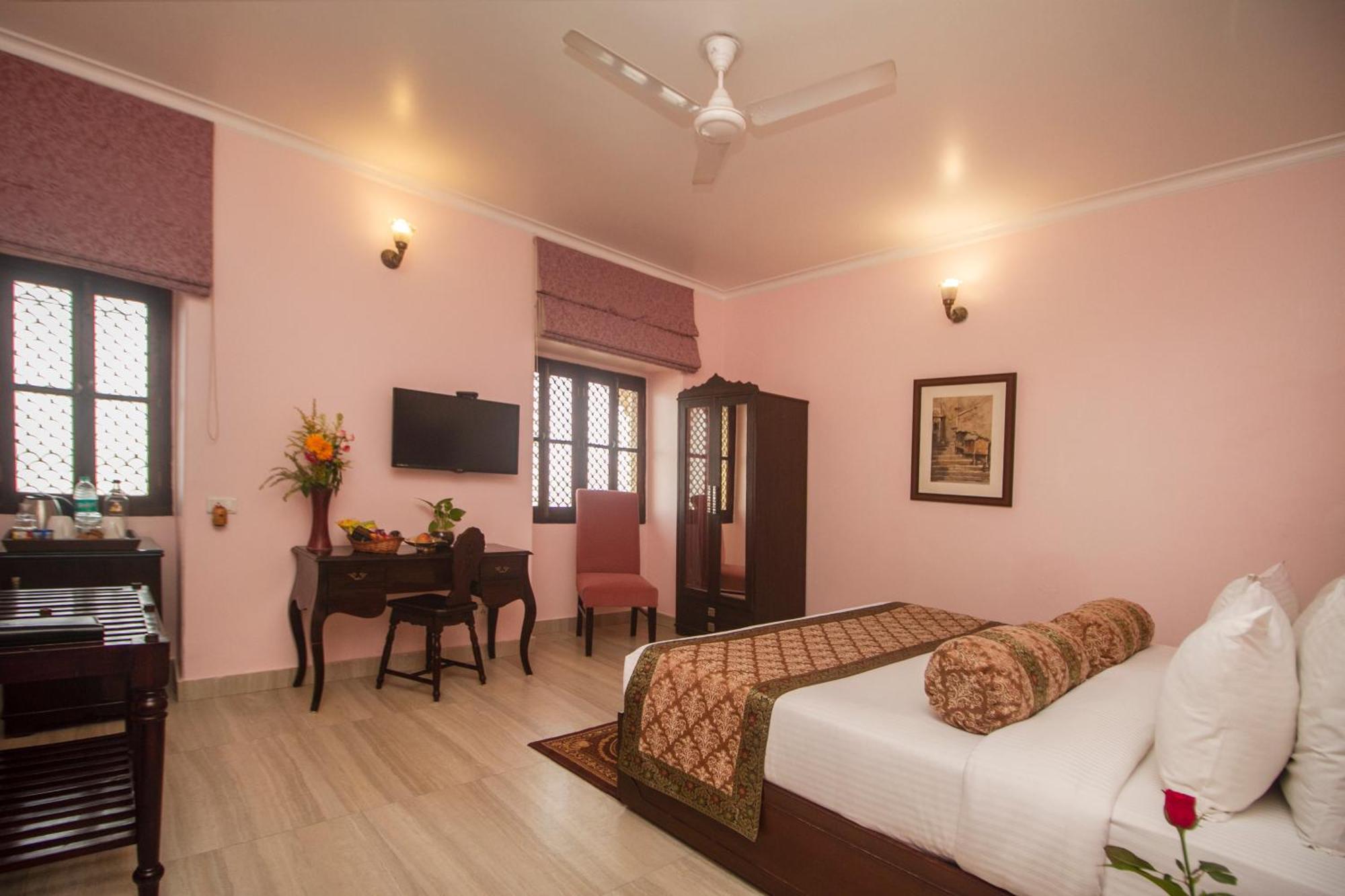 Amritara Suryauday Haveli Hotel Varanasi Bagian luar foto