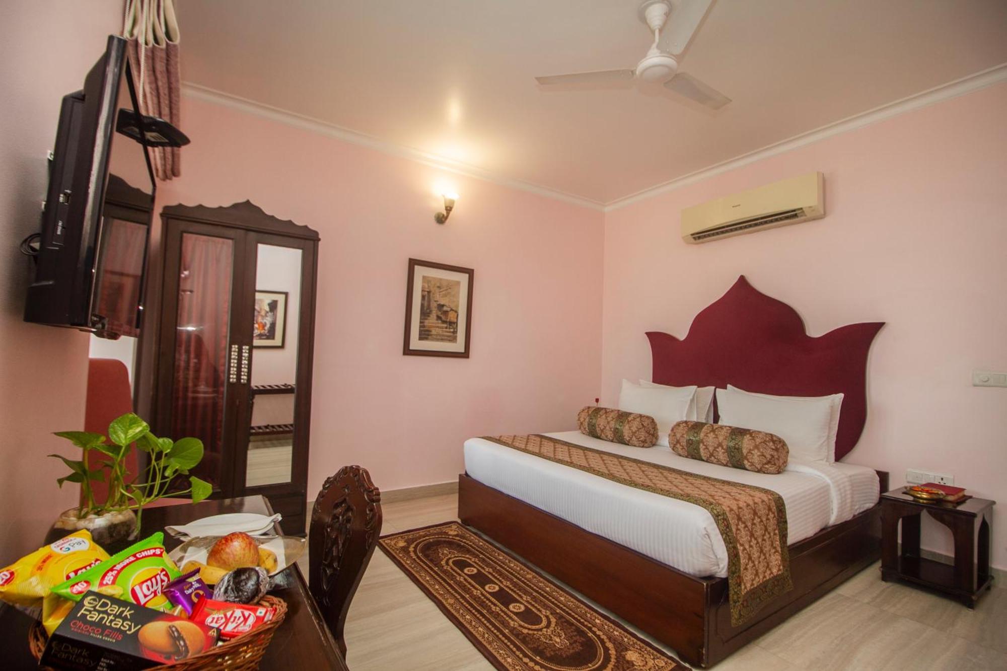 Amritara Suryauday Haveli Hotel Varanasi Bagian luar foto