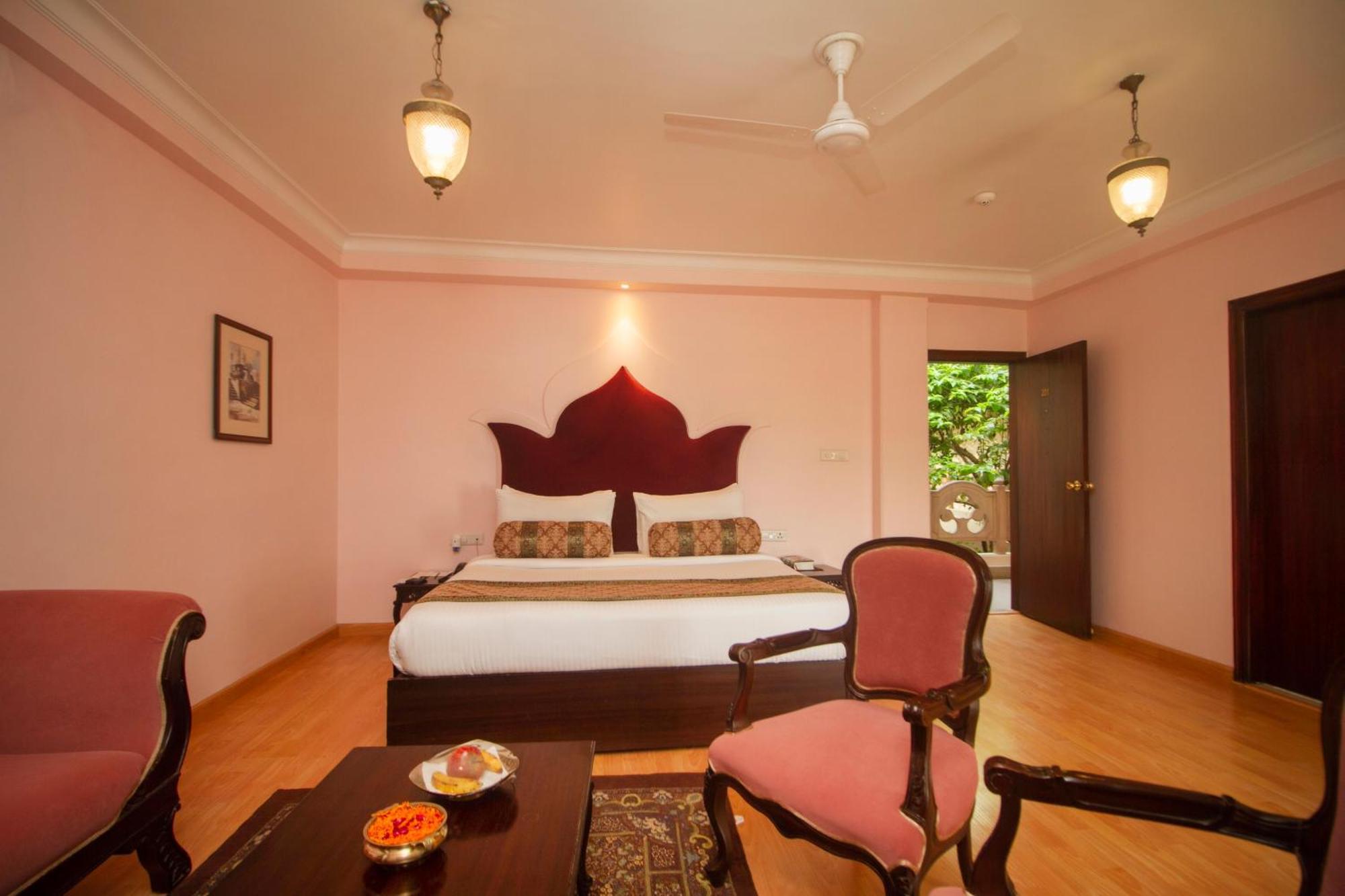 Amritara Suryauday Haveli Hotel Varanasi Bagian luar foto