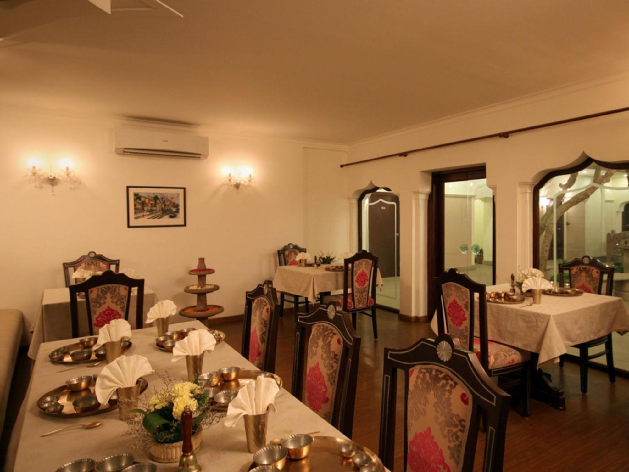 Amritara Suryauday Haveli Hotel Varanasi Bagian luar foto
