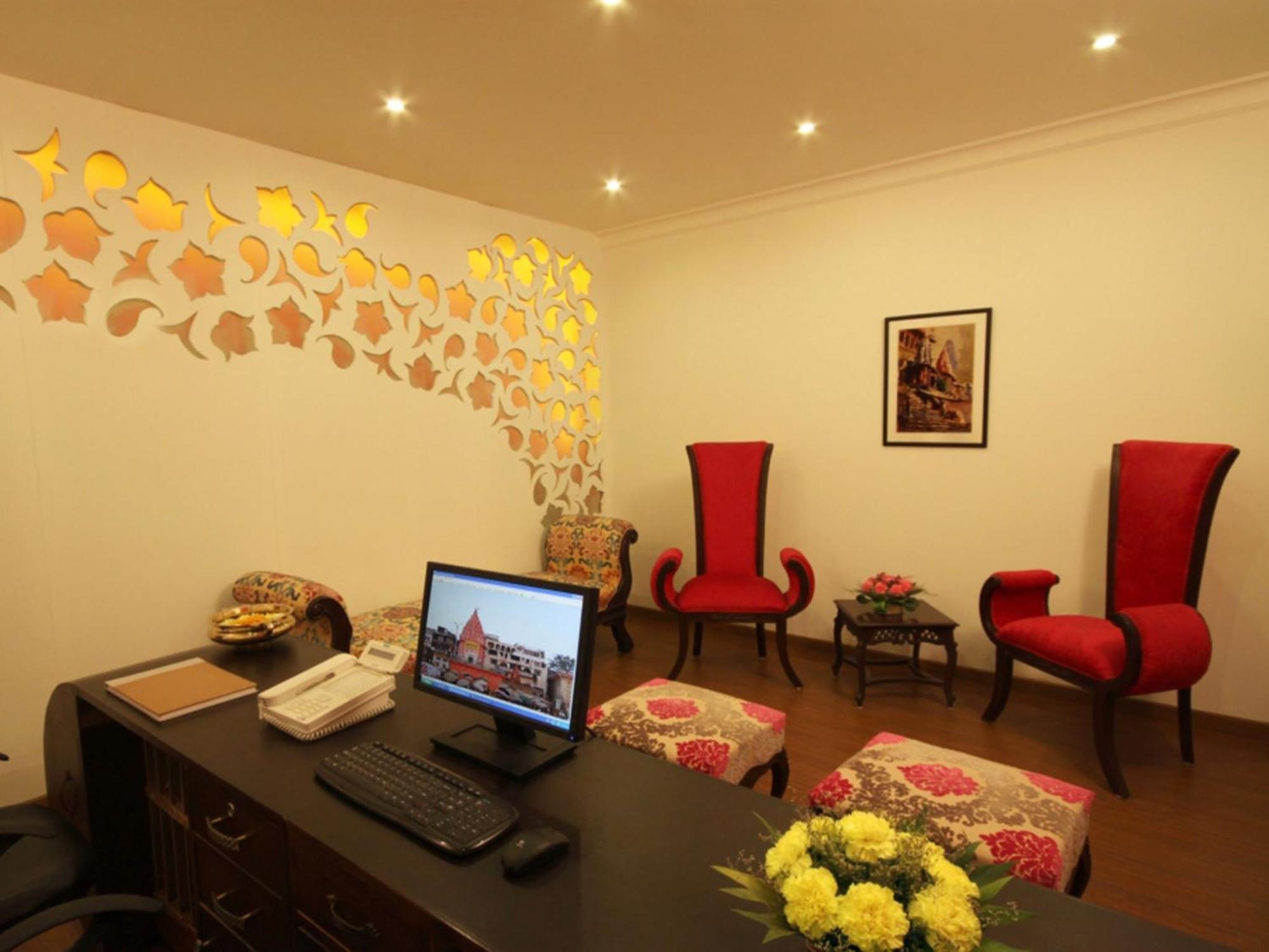 Amritara Suryauday Haveli Hotel Varanasi Bagian luar foto